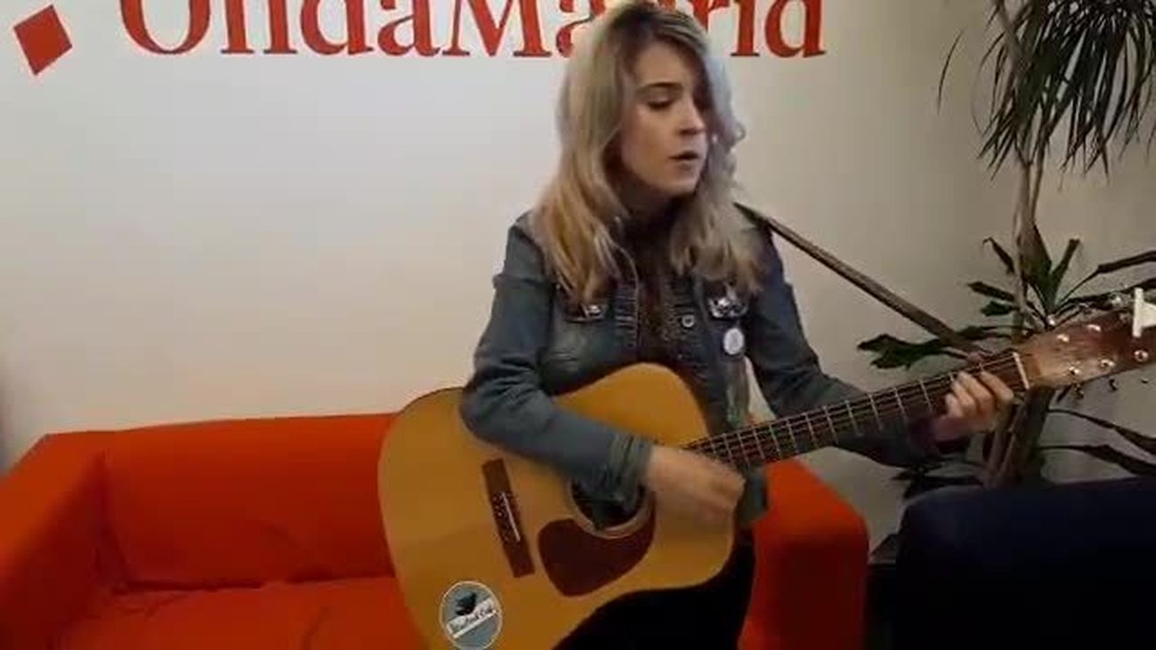 Virginia Maestro toca en directo 'Let love die'