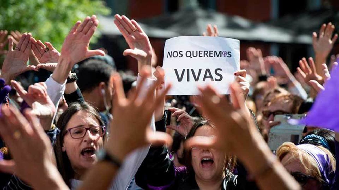 Concentración contra el fallo judicial de "La manada" en la Puerta del Sol, coincidiendo con los actos conmemorativos de la Fie