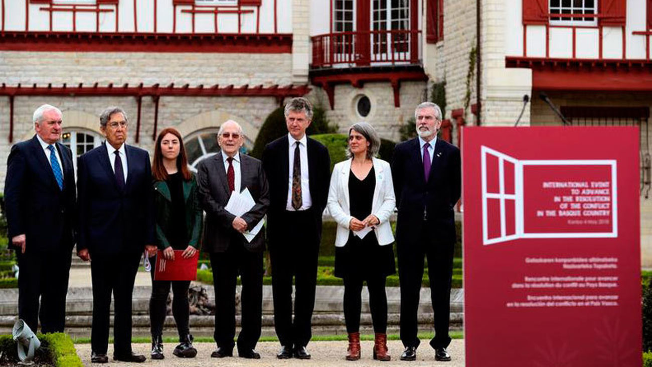 La "Declaración de Arnaga" saluda el fin de ETA y llama a la "reconciliación"