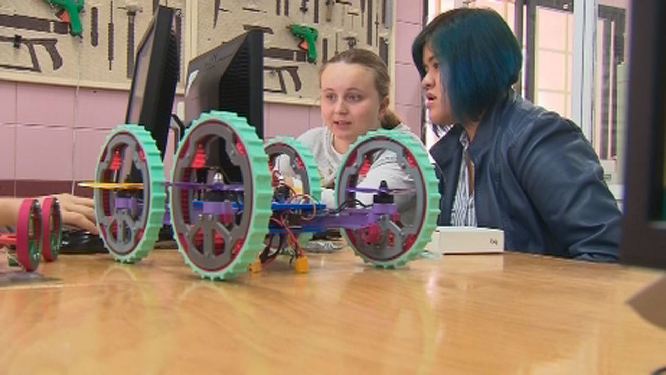 Alumnos de 15 institutos madrileños participan en un proyecto pionero de drones