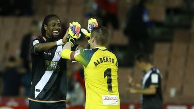 0-2. El Rayo recupera el liderato al ganar al Granada