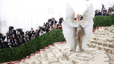 Glamour eclesial en la gala del MET que se atrevió con la religión