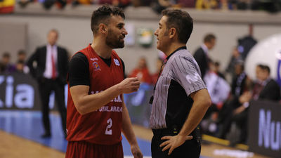 El Fuenlabrada y sus peñas arremeten contra los arbitrajes