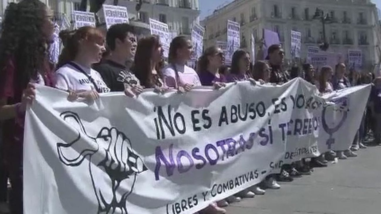 El tribunal podría decidir este martes si 'La Manada' sigue en prisión