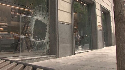 Roban a mazazos una tienda de ropa de lujo en la "milla de oro"