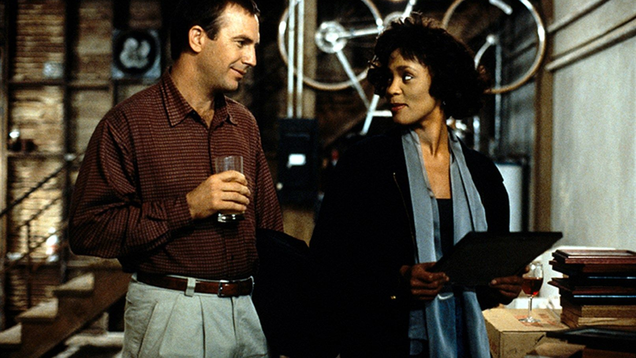 Kevin Costner es "El guardaespaldas" de Whitney Houston