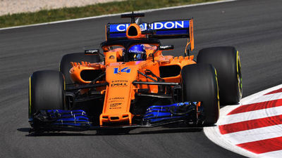 GP España: Alonso, 10º, y Sainz, 17º, en los libres