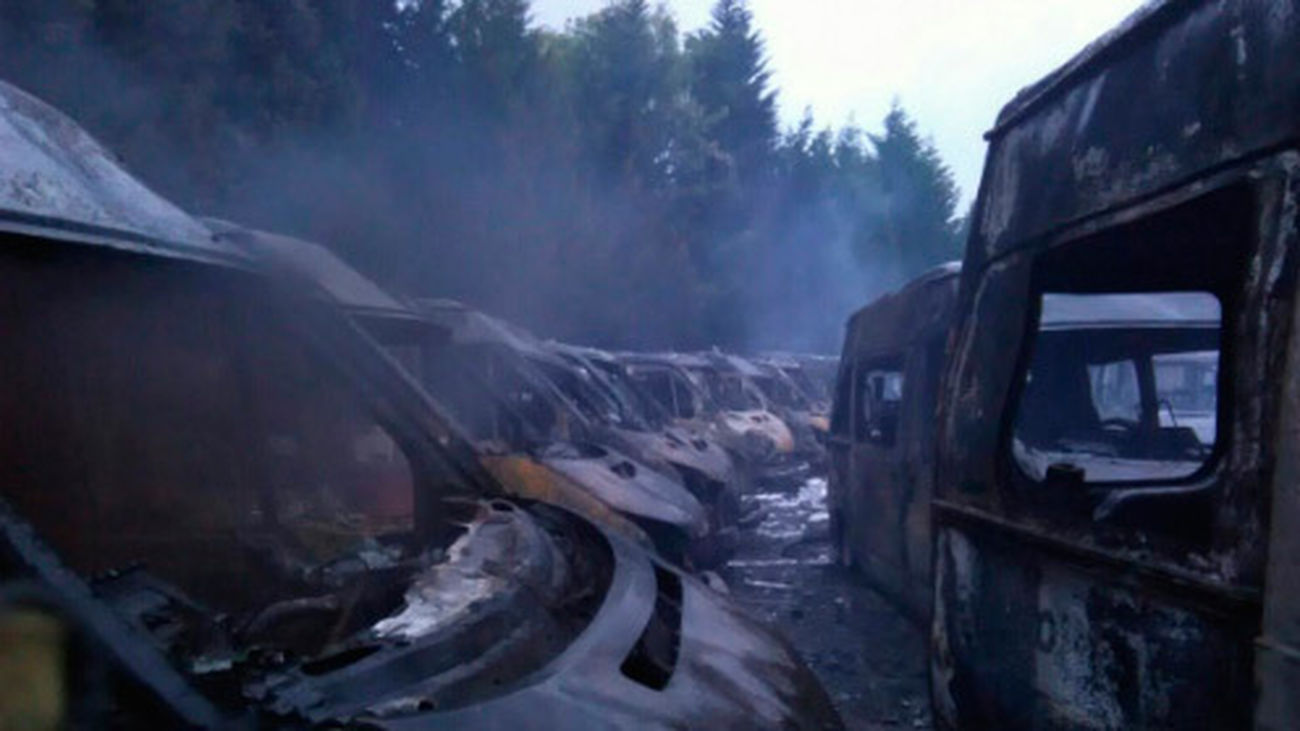 Ambulancias calcinadas en Arrigorriaga / Bomberos Bizkaia