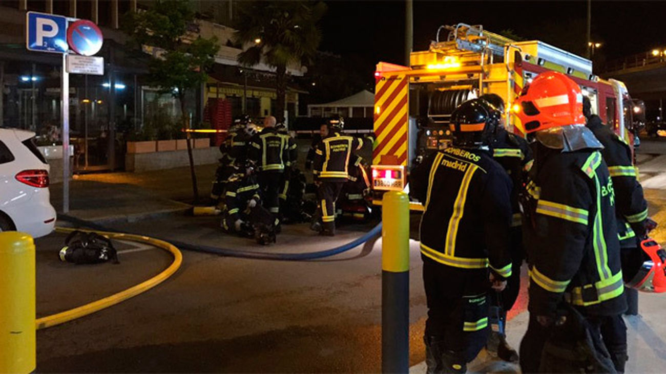 Sofocan un incendio en un edificio de oficinas en  la calle Agustín de Foxá