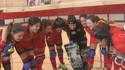 El hockey femenino, más que una tradición en el colegio Alameda de Osuna