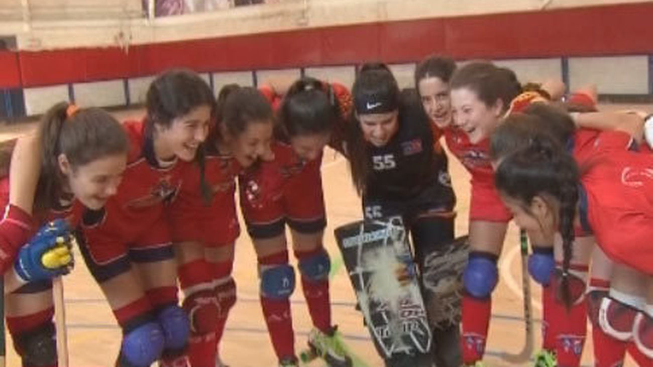 El hockey femenino, más que una tradición en el colegio Alameda de Osuna