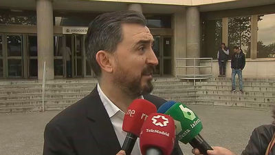 Escolar aporta tres actas que demostrarían que había más alumnos VIP en el máster de Cifuentes