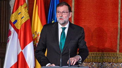 Rajoy ofrece entendimiento a Torra pero le avisa que hará que cumpla la ley