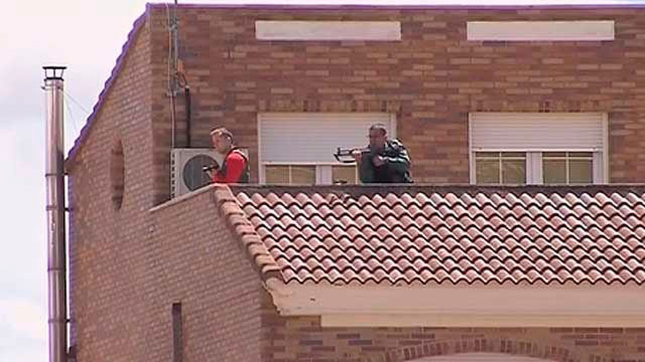 Se entrega el policía nacional atrincherado en los Juzgados de La Almunia (Zaragoza)