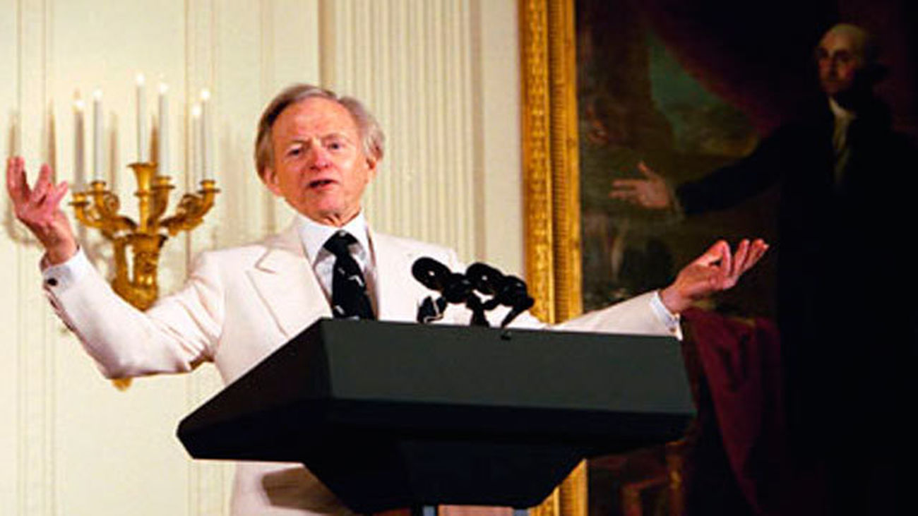 El escritor estadounidense Tom Wolfe