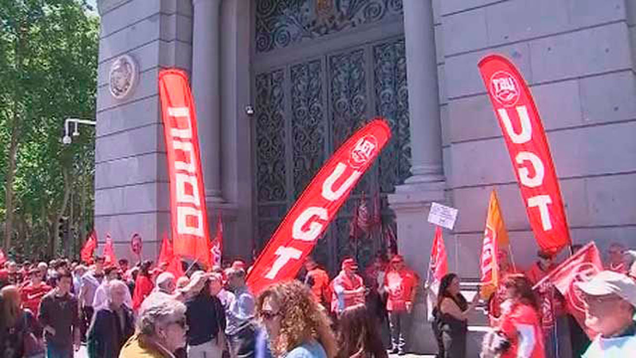 UGT y CCOO aseguran que seguirán en la calle hasta que se "blinde" el sistema de pensiones