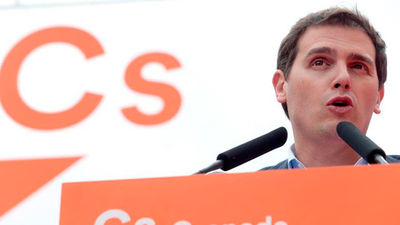 Rivera pide a Rajoy que "rectifique" y siga aplicando el artículo 155