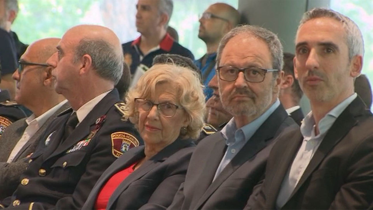 Carmena quiere un diálogo directo con la Policía para evitar el "teatro" político