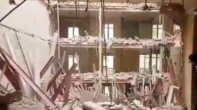 Buscan a dos trabajadores tras la caída del forjado de un edificio en rehabilitación en Chamberí