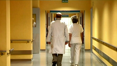 Médicos y enfermeros podrían ser considerados autoridad pública