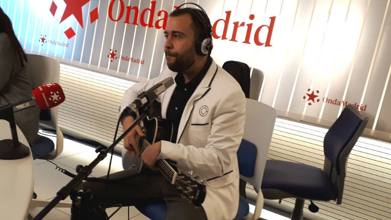 Fermín Bouza, de Correos, canta 'No se apaga'