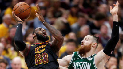 Celtics, a un triunfo de las Finales de la NBA tras ganar a los Cavs (3-2)