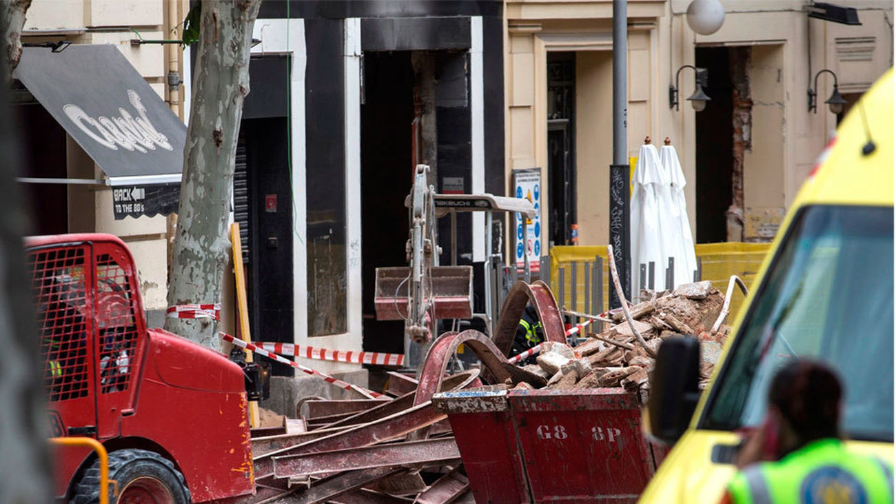 Los bomberos no hallan a los dos desaparecidos en la zona marcada por los perros de Policía