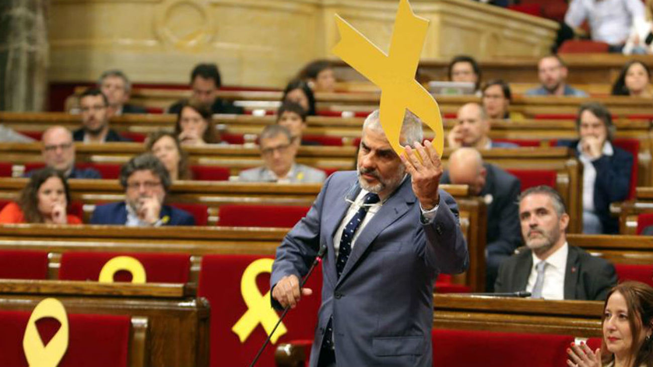 Carlos Carrizosa, con el lazo amarillo