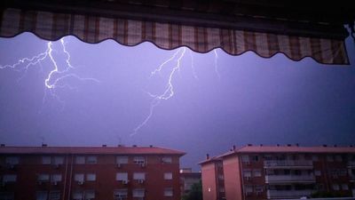 Las tormentas dejan casi 1.000 rayos en Madrid