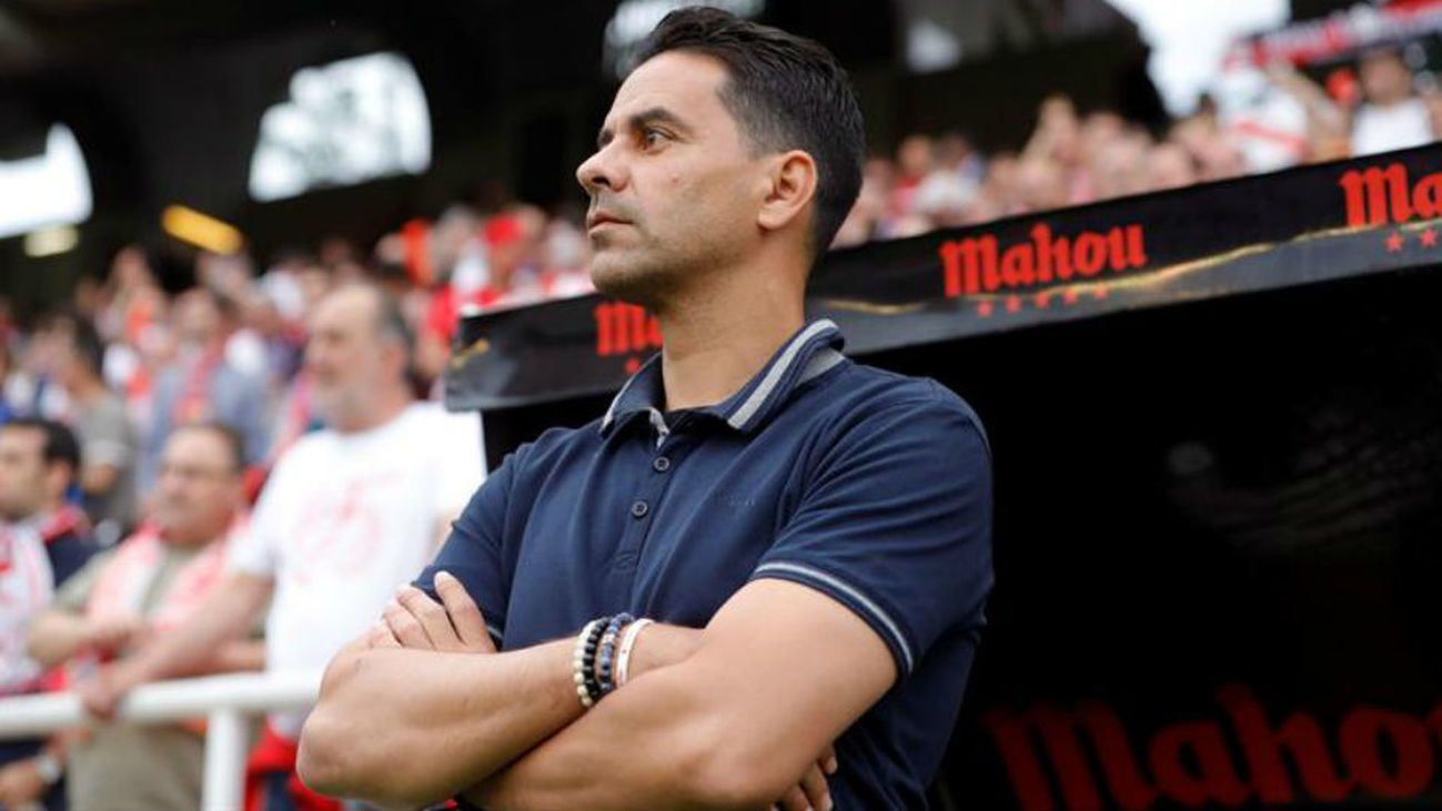 Míchel confía en reforzar su plantilla con ocho jugadores
