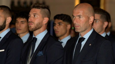 El Real Madrid ofrece la Liga de Campeones a la Virgen de la Almudena