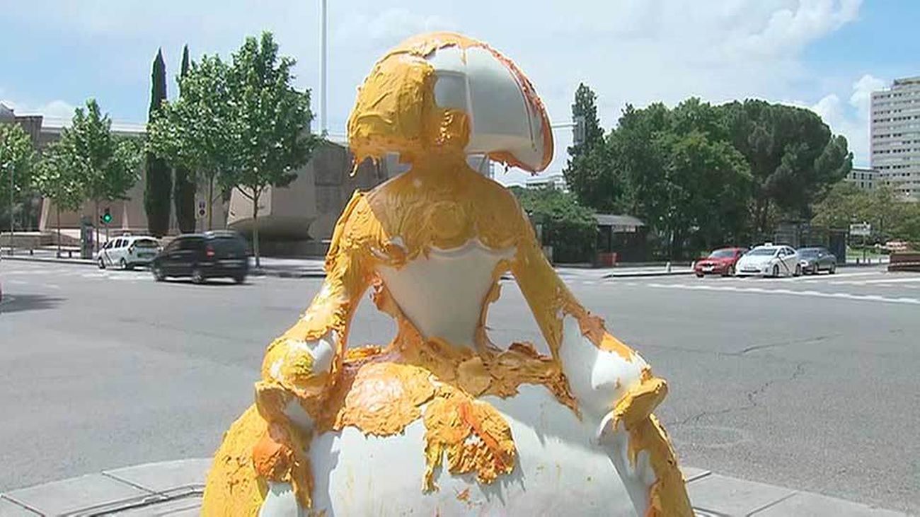 La menina 'Mi corazón es España', de Mayte Spinola, después de los desperfectos sufridos