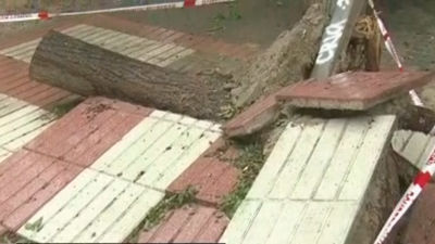 Los vecinos de Canillejas denuncian el mal estado de sus aceras