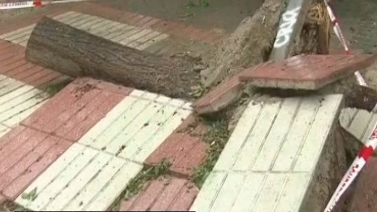 Los vecinos de Canillejas denuncian el mal estado de sus aceras