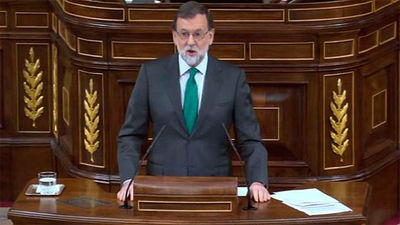 Rajoy acusa a Sánchez de chantajear al Congreso y le reprocha la corrupción del PSOE