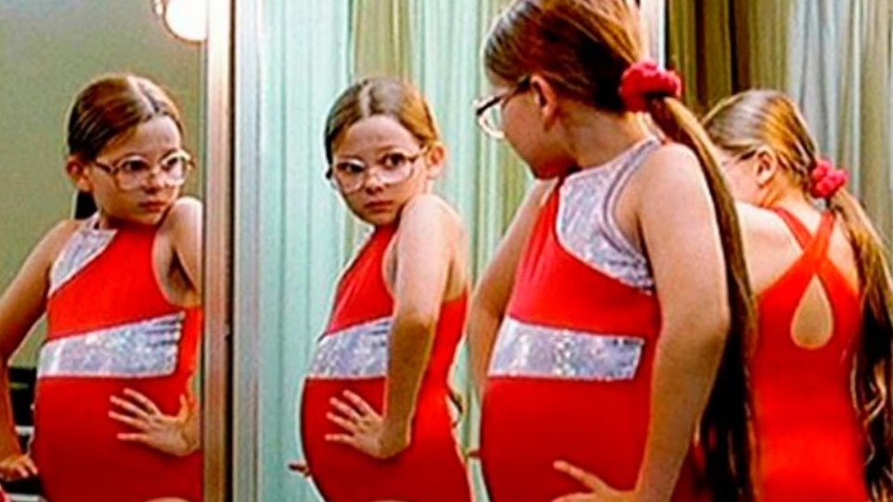 La actriz Abigail Kathleen Breslin en la película "Pequeña Miss Sunshine"