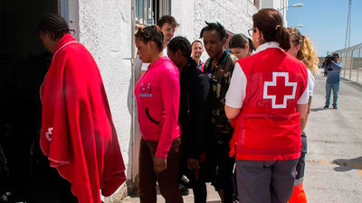 Rescatan 177 personas de 4 pateras en Alborán, en las que había un fallecido