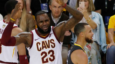 122-103. Curry explota con nueve triples y los Warriors se colocan con 2-0