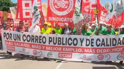 Los 8.000 trabajadores de Correos Madrid protestan por la precariedad laboral