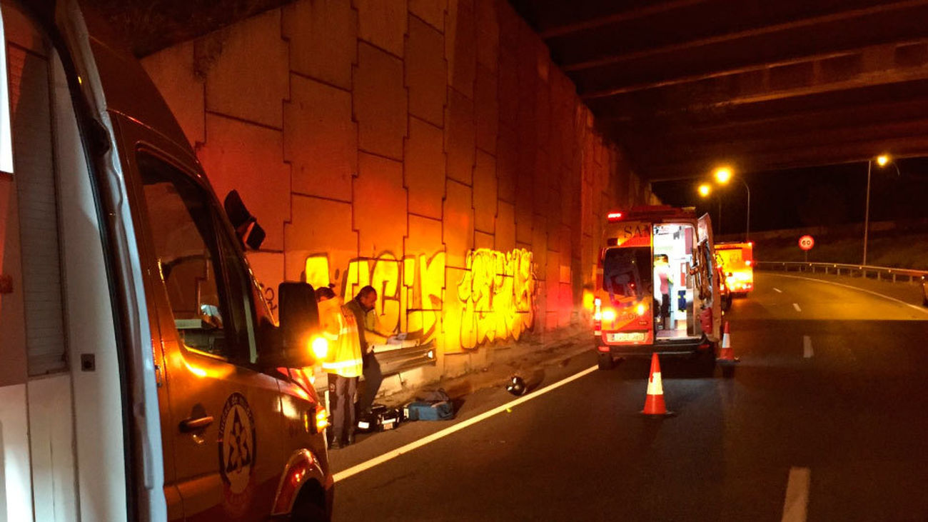 Muere un motorista tras chocar contra un quitamiedos de la M-40