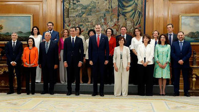 Los ministros del Gobierno de Sánchez prometen su cargo ante Felipe VI en la Zarzuela