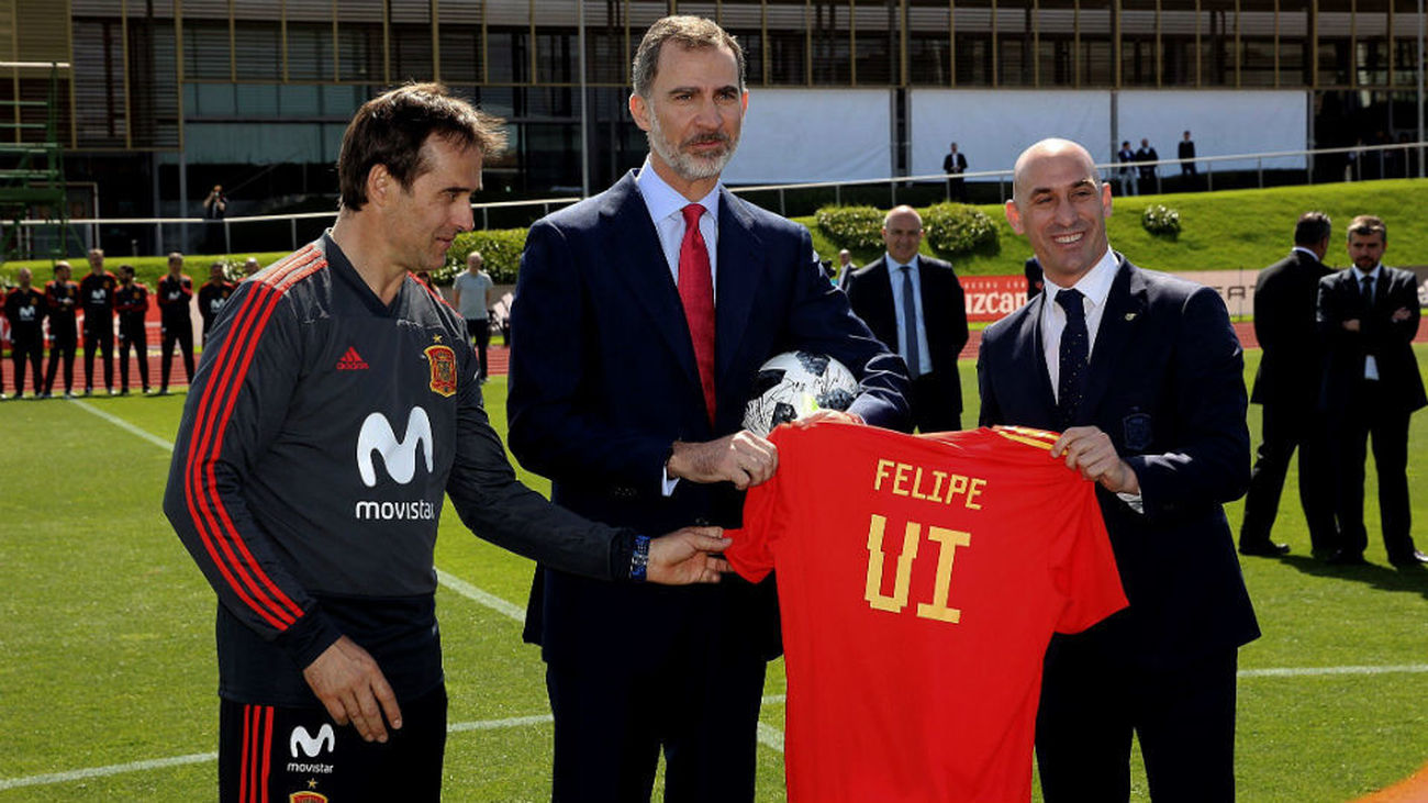 Felipe VI despide a la selección antes de partir hacia Rusia