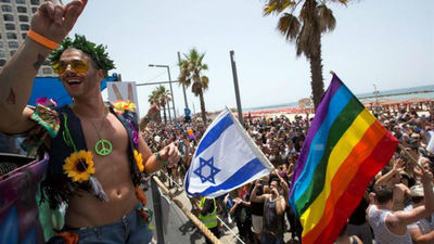 Tel Aviv, "orgullosa" de su masivo desfile LGTB, que cumple 20 años
