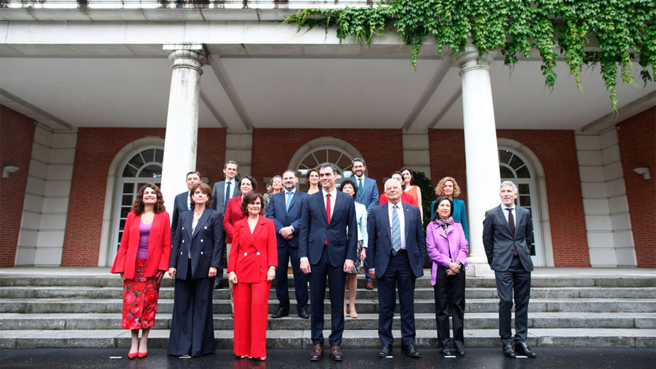 Sánchez pide a sus ministros diálogo y medidas que respeten la estabilidad presupuestaria