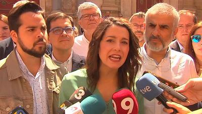 Arrimadas pide a Sánchez que proteja a los catalanes no independentistas antes de dialogar con Torra