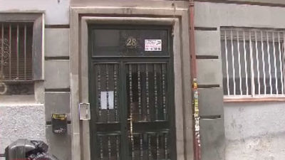 Los vecinos de la calle Tesoro denuncian el trasiego de toxicómanos en su portal