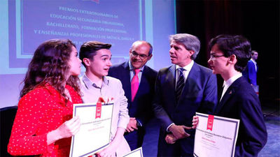 La Comunidad de Madrid invertirá 6,7 millones en becas de excelencia el próximo curso