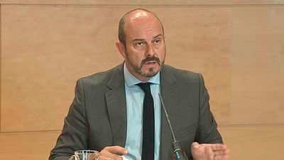 La Comunidad contratará más profesores y acometerá medidas contra el absentismo escolar