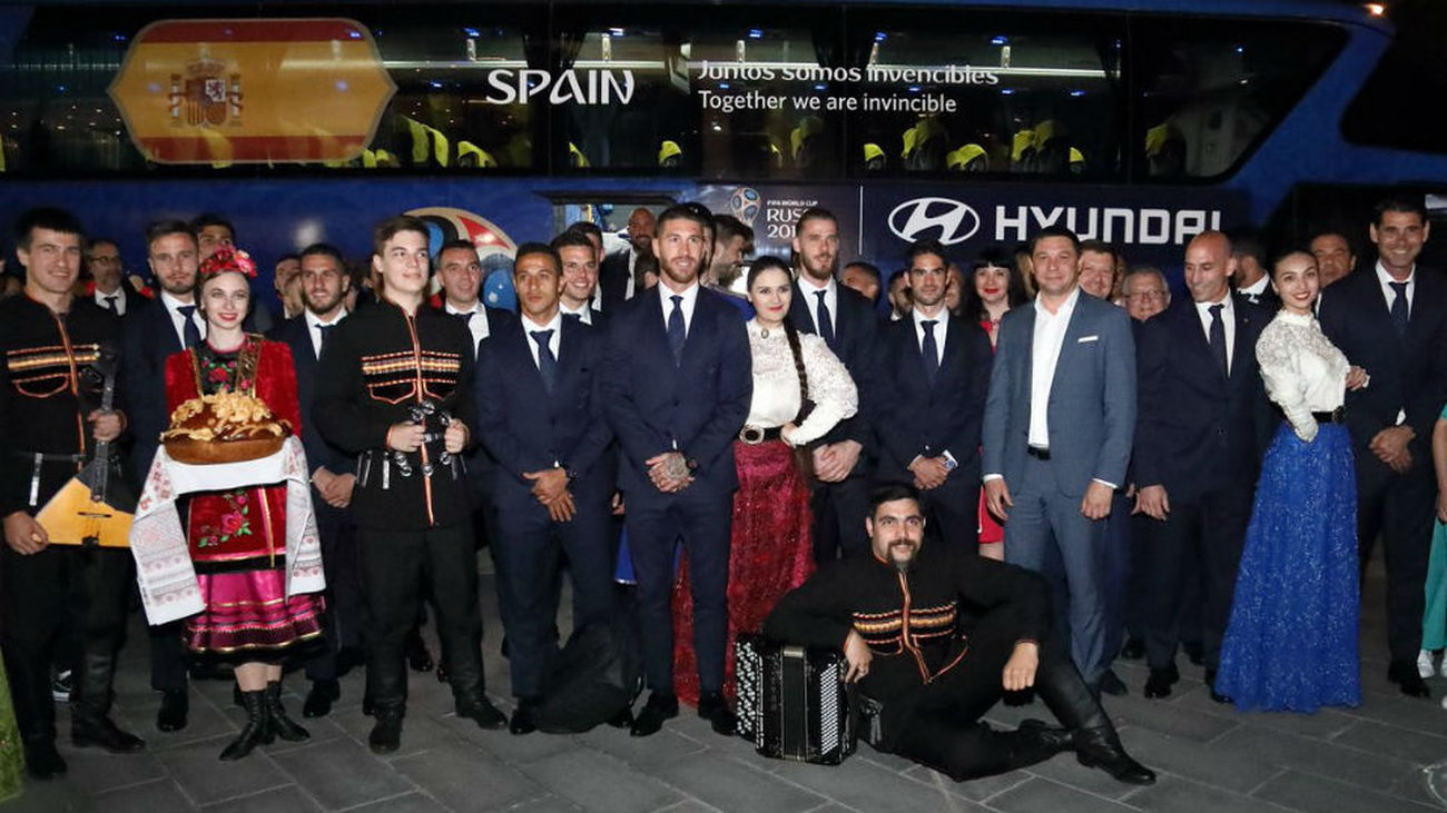 España ya está en Sochi con caras serias de los jugadores