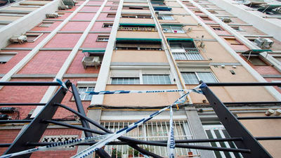 Un hombre se lanza de un décimo piso cuando iba a ser desahuciado en Cornellà